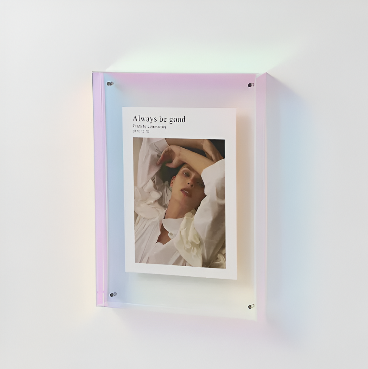 Seravina Clear Acrylic Photo Frame