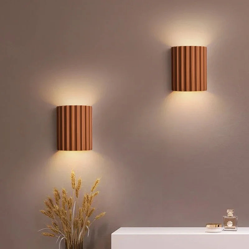Ribbed Resin Wall Lamp
